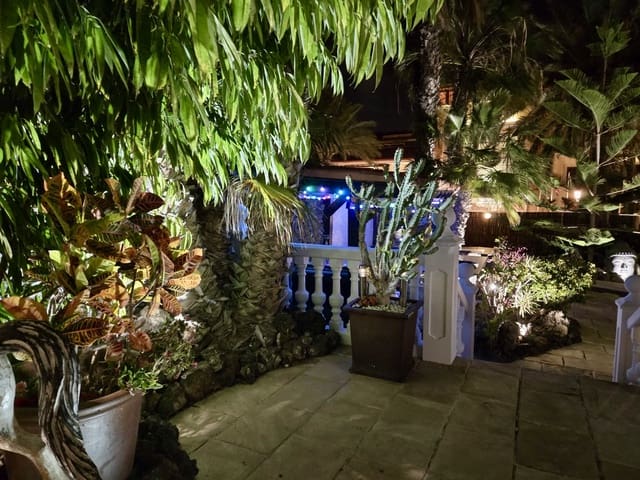 4 bedroom Villa for sale in Caleta de Fuste, Antigua with pool garage - € 849,000 (Ref: 9735063)