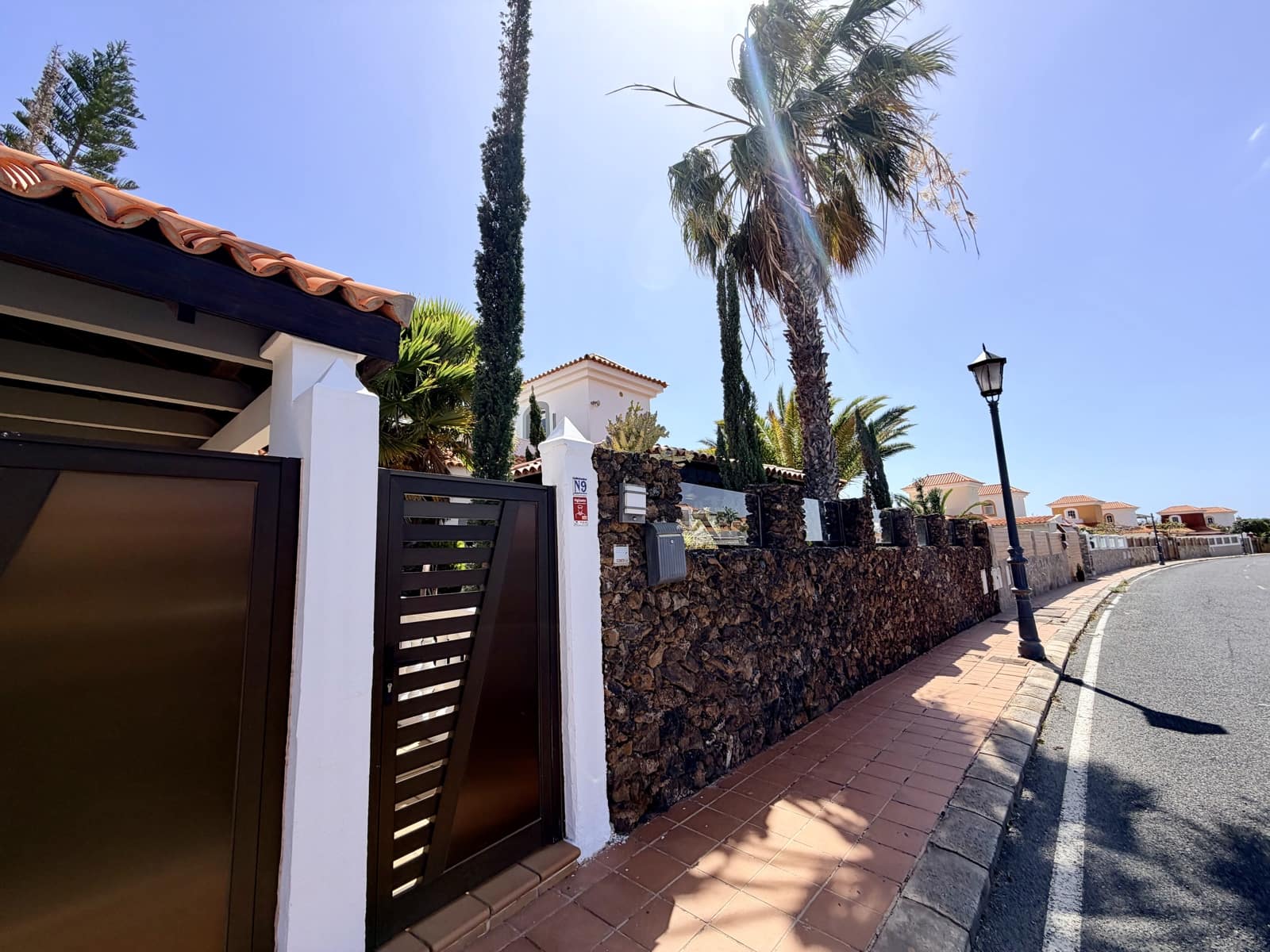 4 bedroom Villa for sale in Caleta de Fuste with pool garage - € 849,000 (Ref: 9735063)