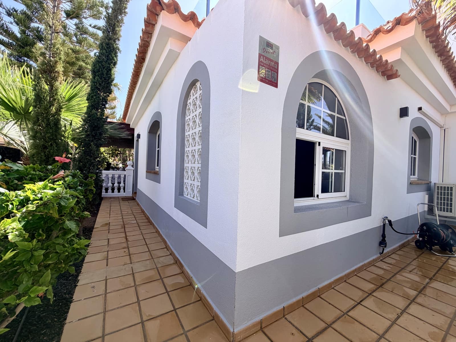 4 bedroom Villa for sale in Caleta de Fuste with pool garage - € 849,000 (Ref: 9735063)