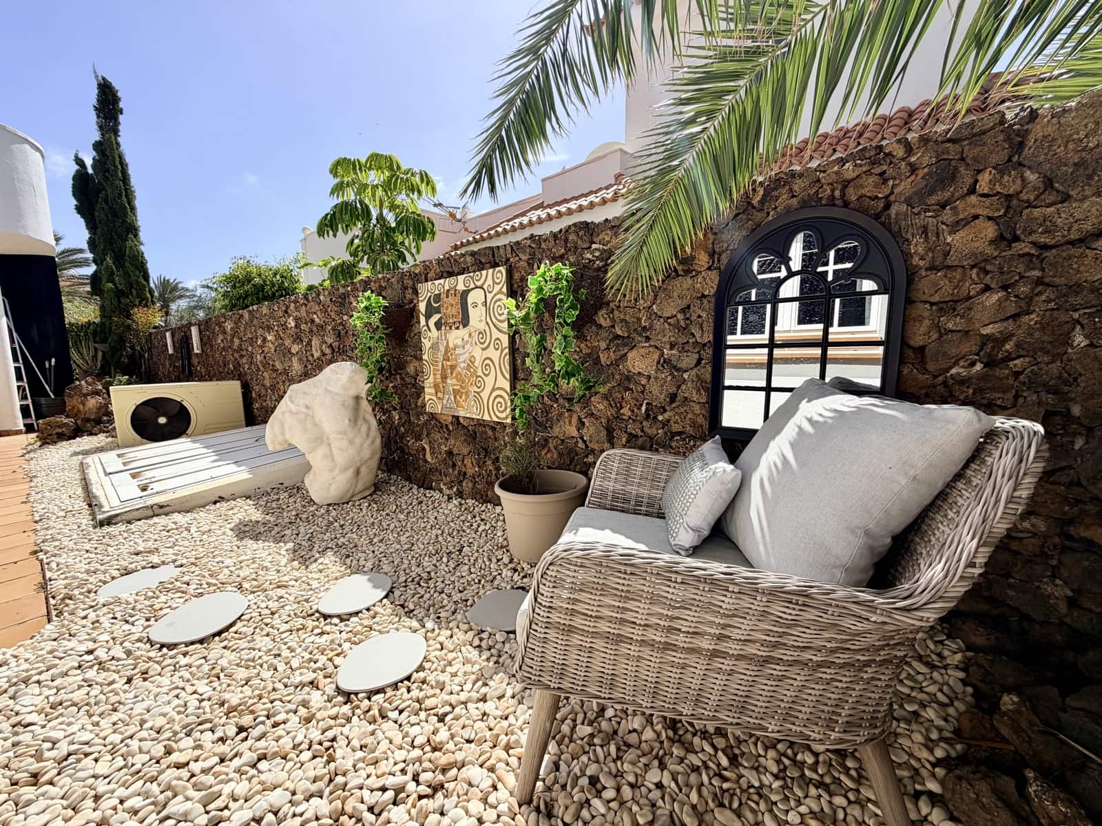 4 bedroom Villa for sale in Caleta de Fuste with pool garage - € 849,000 (Ref: 9735063)