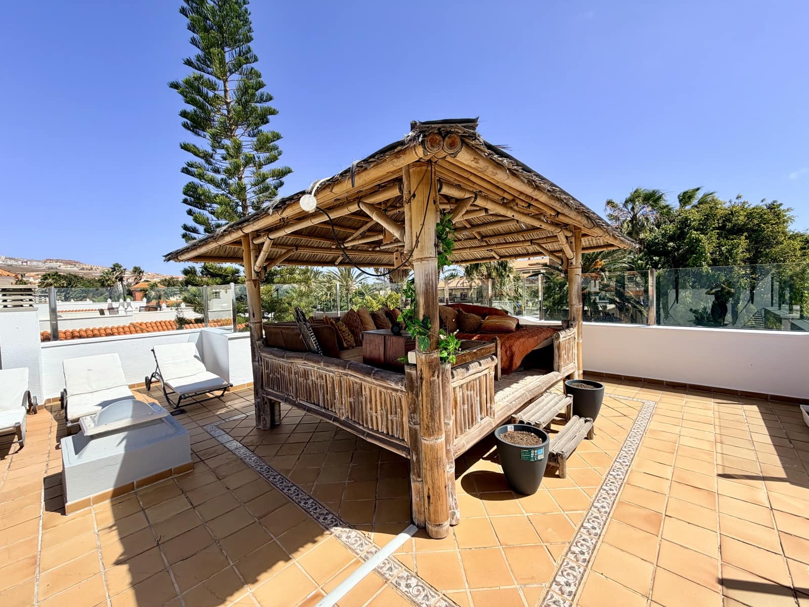 4 bedroom Villa for sale in Caleta de Fuste with pool garage - € 849,000 (Ref: 9735063)