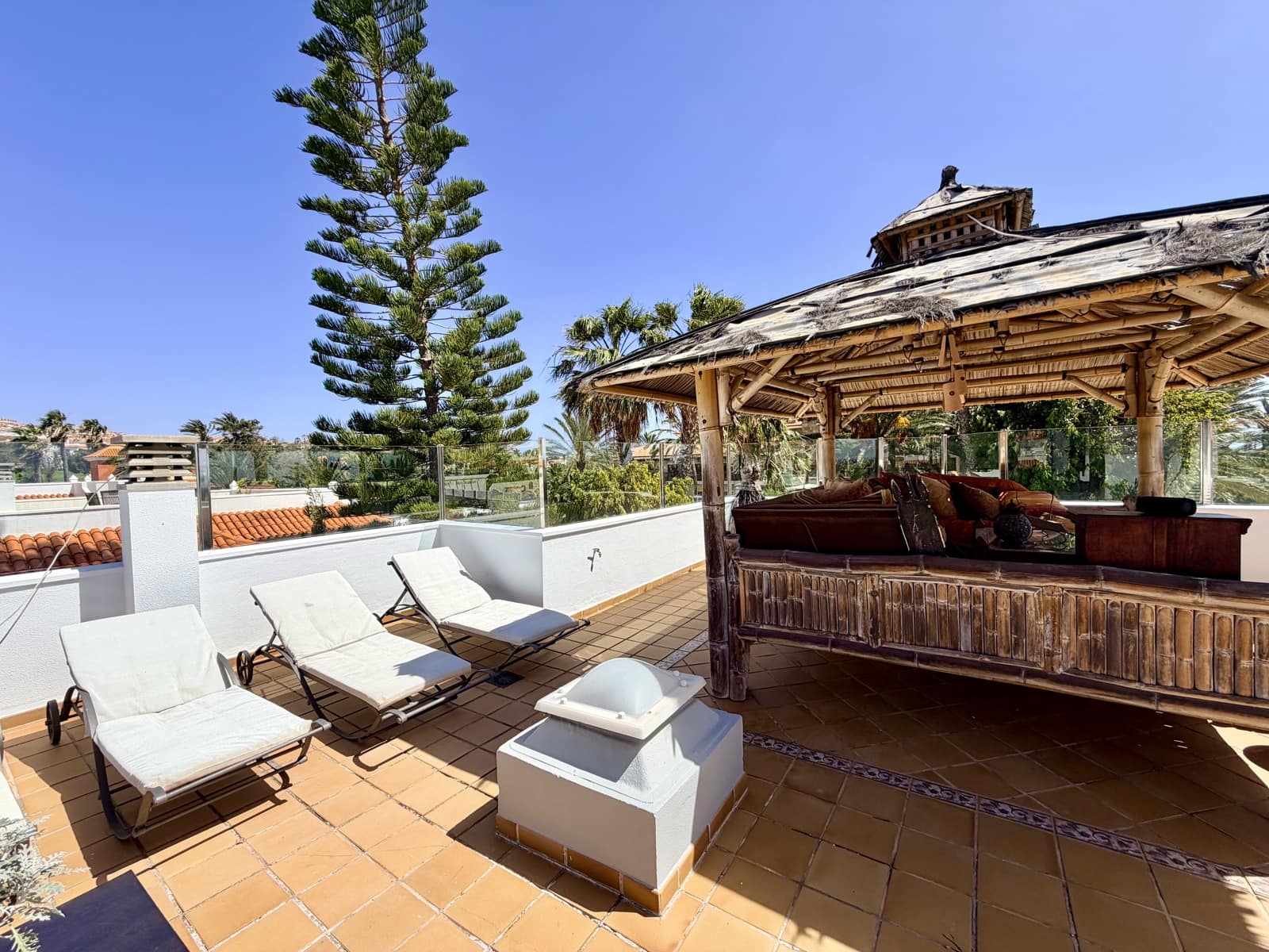 4 bedroom Villa for sale in Caleta de Fuste with pool garage - € 849,000 (Ref: 9735063)