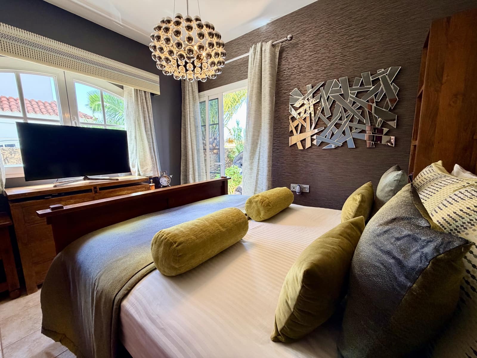 4 bedroom Villa for sale in Caleta de Fuste with pool garage - € 849,000 (Ref: 9735063)