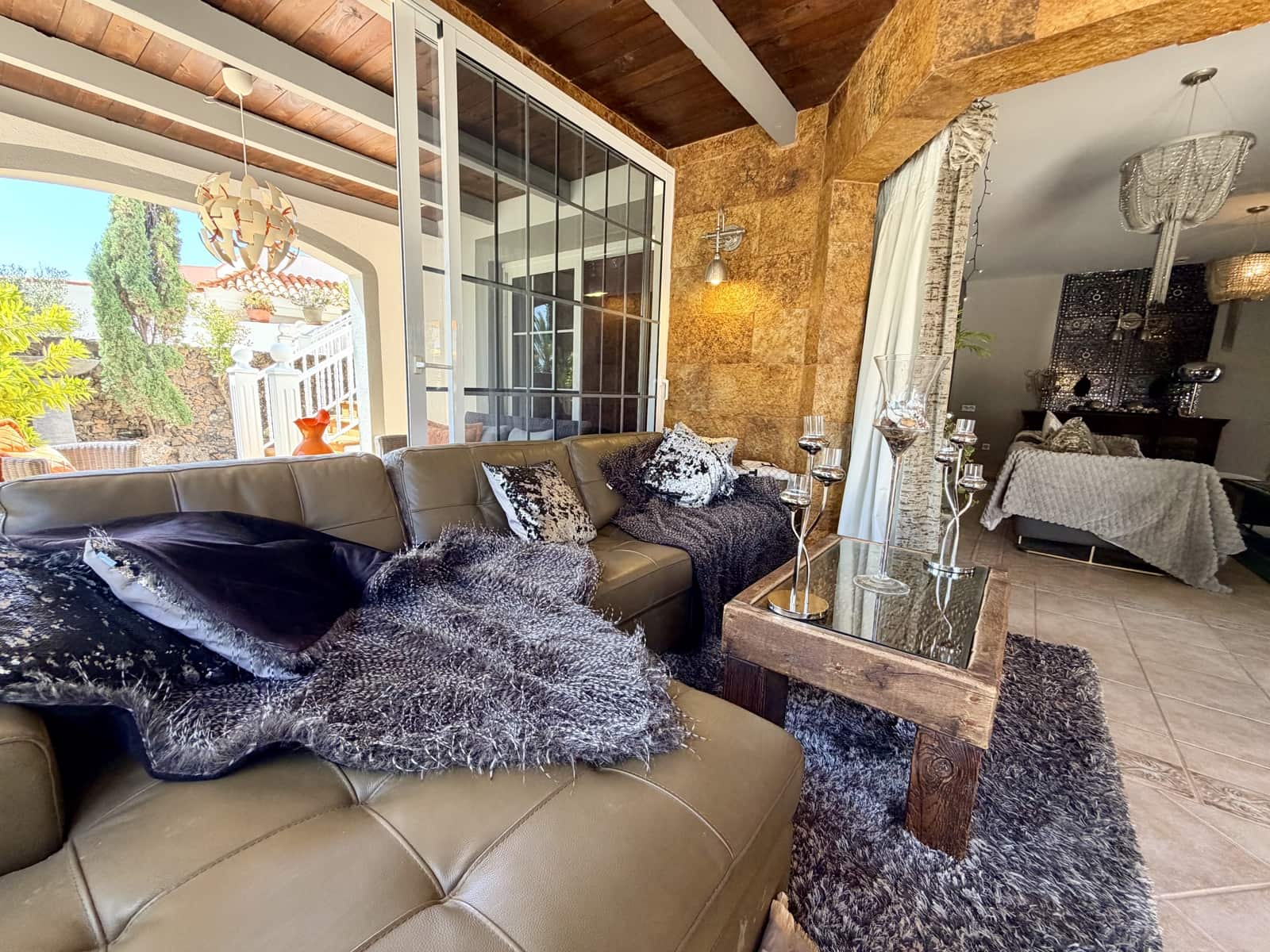 4 bedroom Villa for sale in Caleta de Fuste with pool garage - € 849,000 (Ref: 9735063)