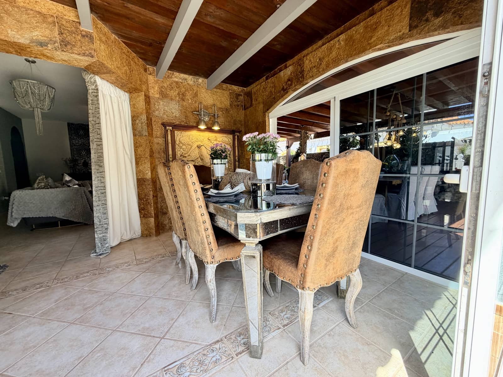 4 bedroom Villa for sale in Caleta de Fuste with pool garage - € 849,000 (Ref: 9735063)