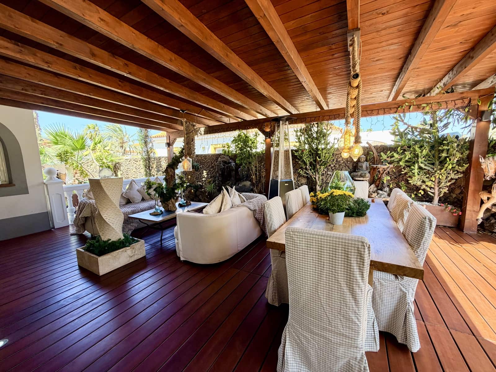 4 bedroom Villa for sale in Caleta de Fuste with pool garage - € 849,000 (Ref: 9735063)