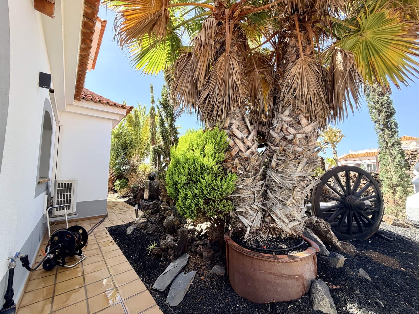 4 bedroom Villa for sale in Caleta de Fuste with pool garage - € 849,000 (Ref: 9735063)