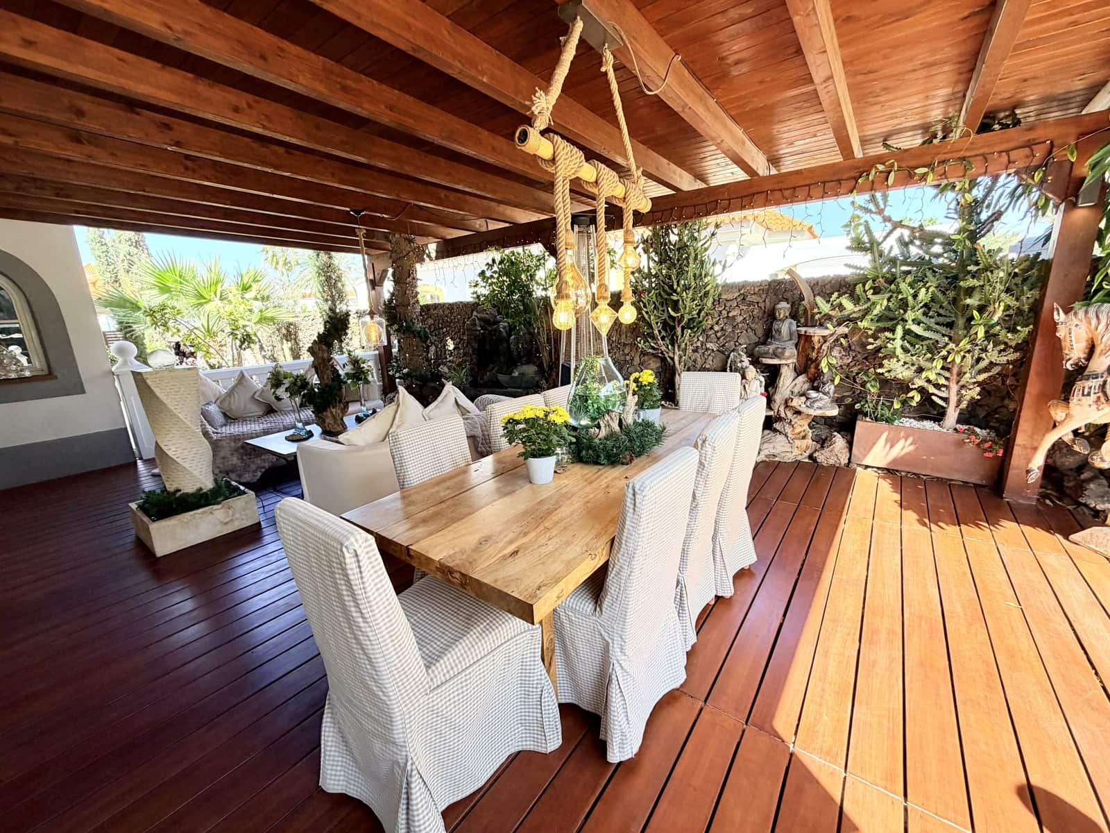 4 bedroom Villa for sale in Caleta de Fuste with pool garage - € 849,000 (Ref: 9735063)