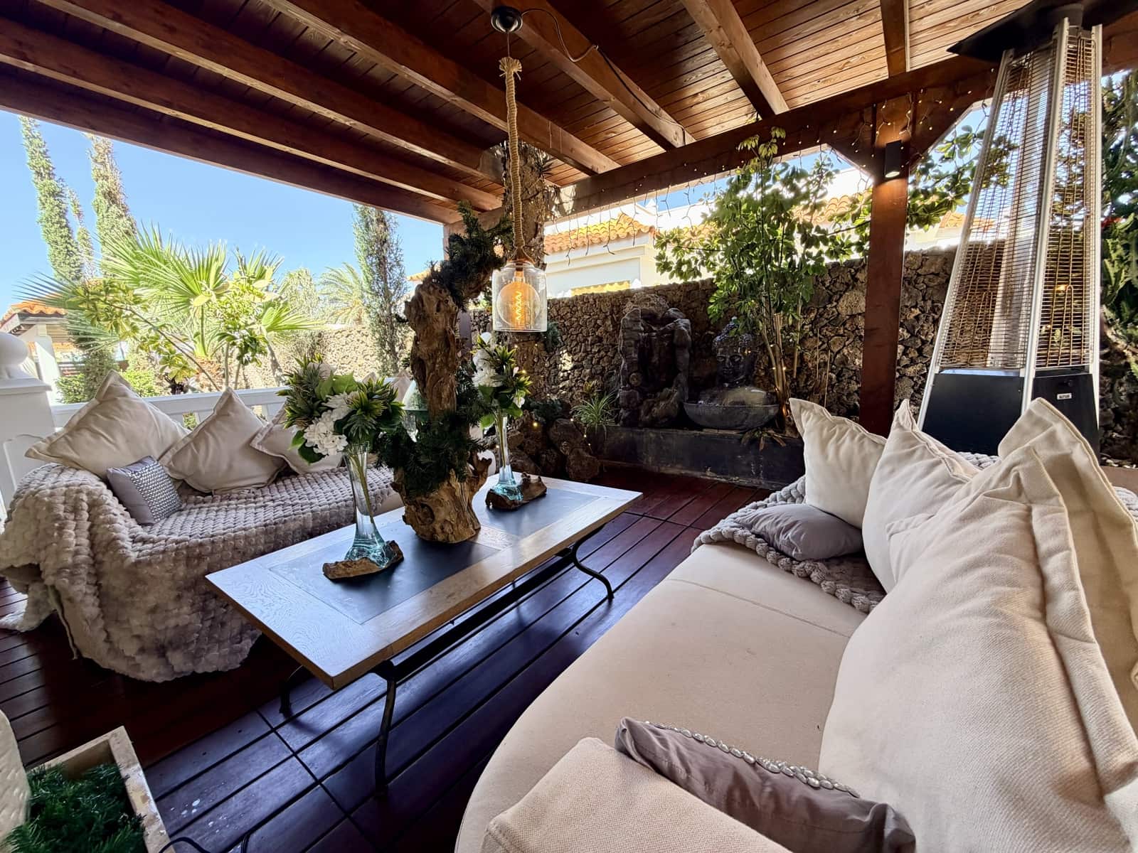 4 bedroom Villa for sale in Caleta de Fuste with pool garage - € 849,000 (Ref: 9735063)