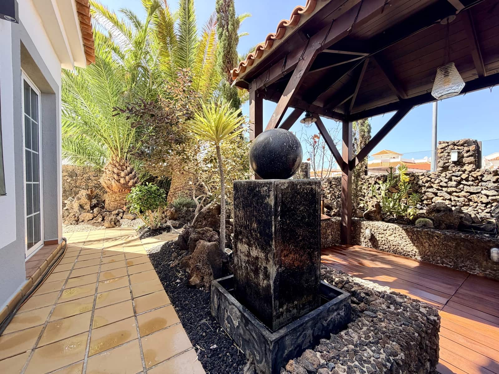 4 bedroom Villa for sale in Caleta de Fuste with pool garage - € 849,000 (Ref: 9735063)