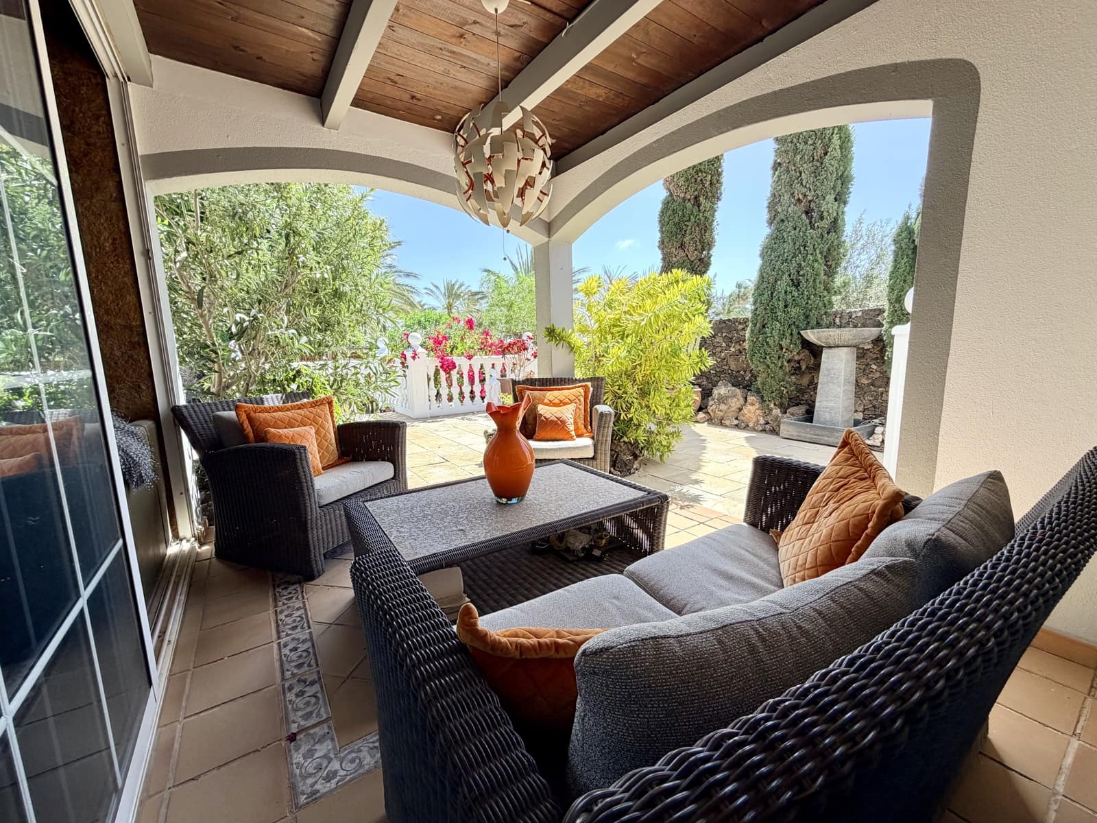 4 bedroom Villa for sale in Caleta de Fuste with pool garage - € 849,000 (Ref: 9735063)