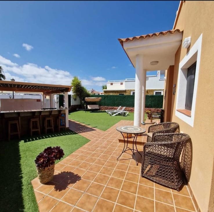 3 Zimmer Villa zu verkaufen in Caleta de Fuste mit Pool Garage - 535.000 € (Ref: 9839675)