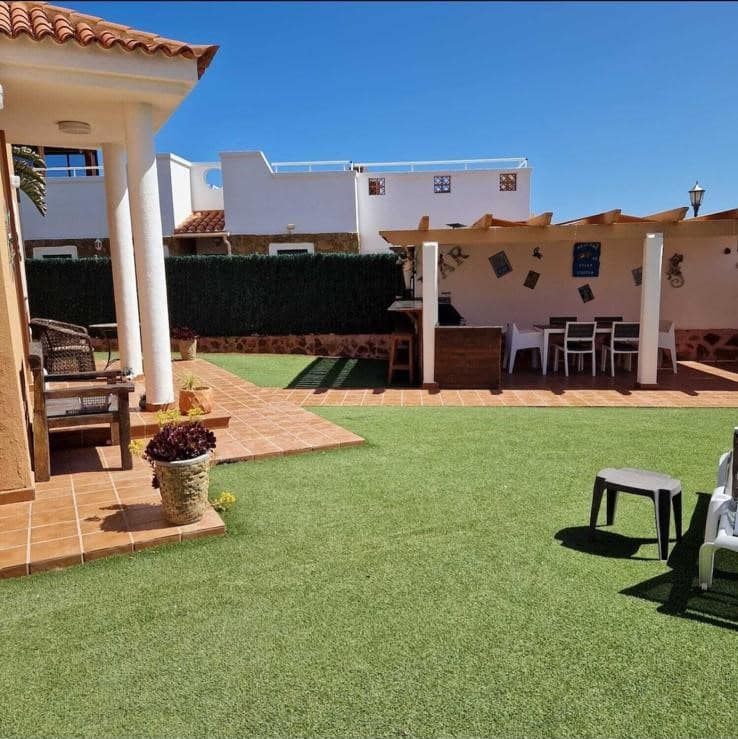 3 Zimmer Villa zu verkaufen in Caleta de Fuste mit Pool Garage - 535.000 € (Ref: 9839675)