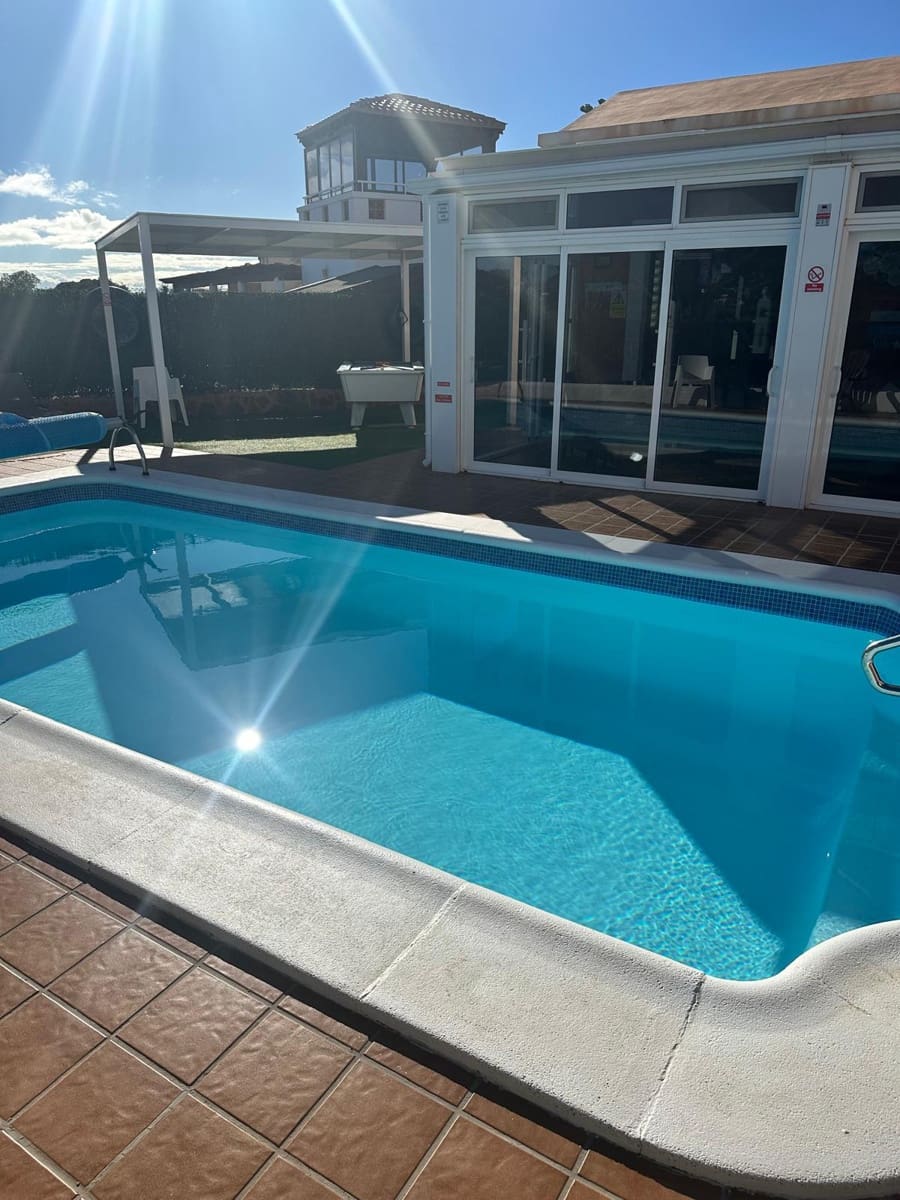 3 Zimmer Villa zu verkaufen in Caleta de Fuste mit Pool Garage - 535.000 € (Ref: 9839675)