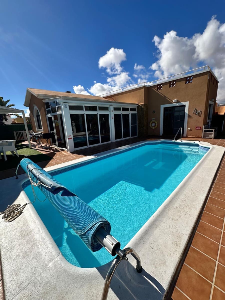3 Zimmer Villa zu verkaufen in Caleta de Fuste mit Pool Garage - 535.000 € (Ref: 9839675)