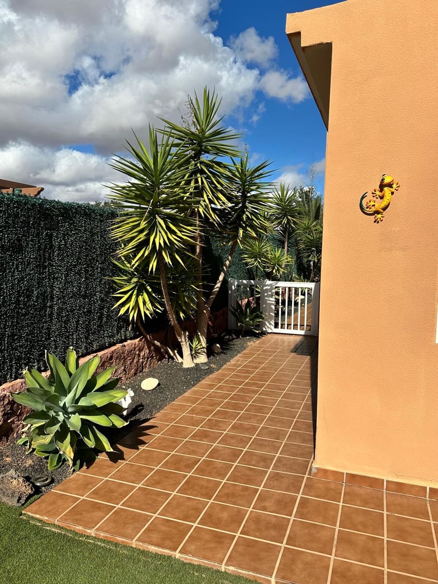 3 Zimmer Villa zu verkaufen in Caleta de Fuste mit Pool Garage - 535.000 € (Ref: 9839675)
