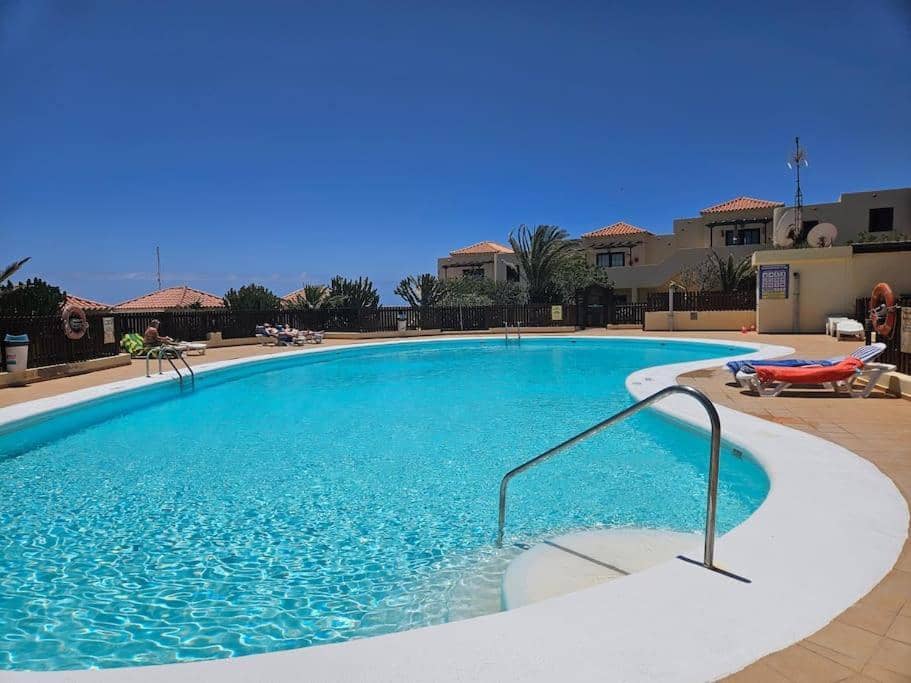 1 bedroom Bungalow for sale in Caleta de Fuste with pool - € 205,000 (Ref: 9839676)