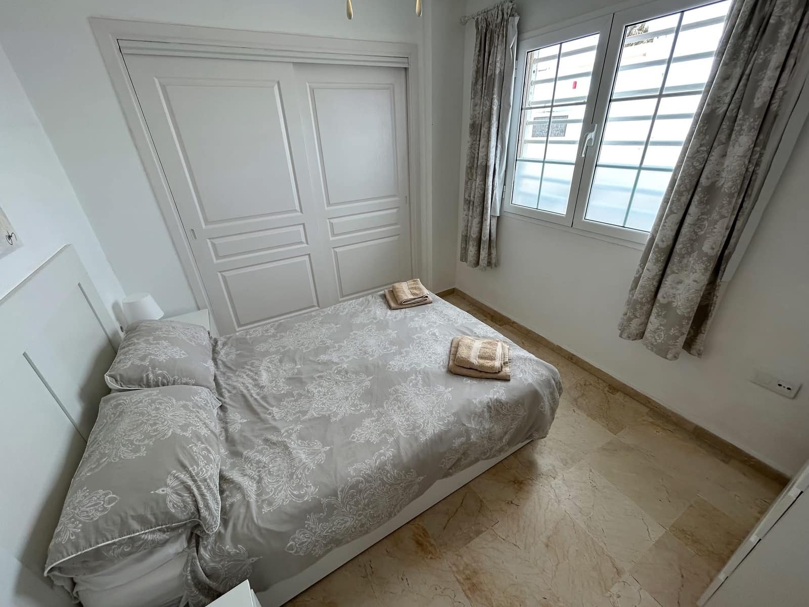 2 bedroom Apartment for sale in Caleta de Fuste with pool garage - € 215,000 (Ref: 9839677)
