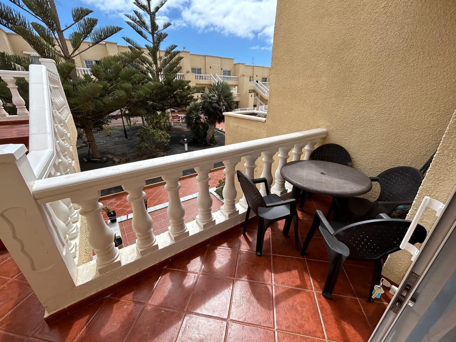 2 bedroom Apartment for sale in Caleta de Fuste with pool garage - € 215,000 (Ref: 9839677)