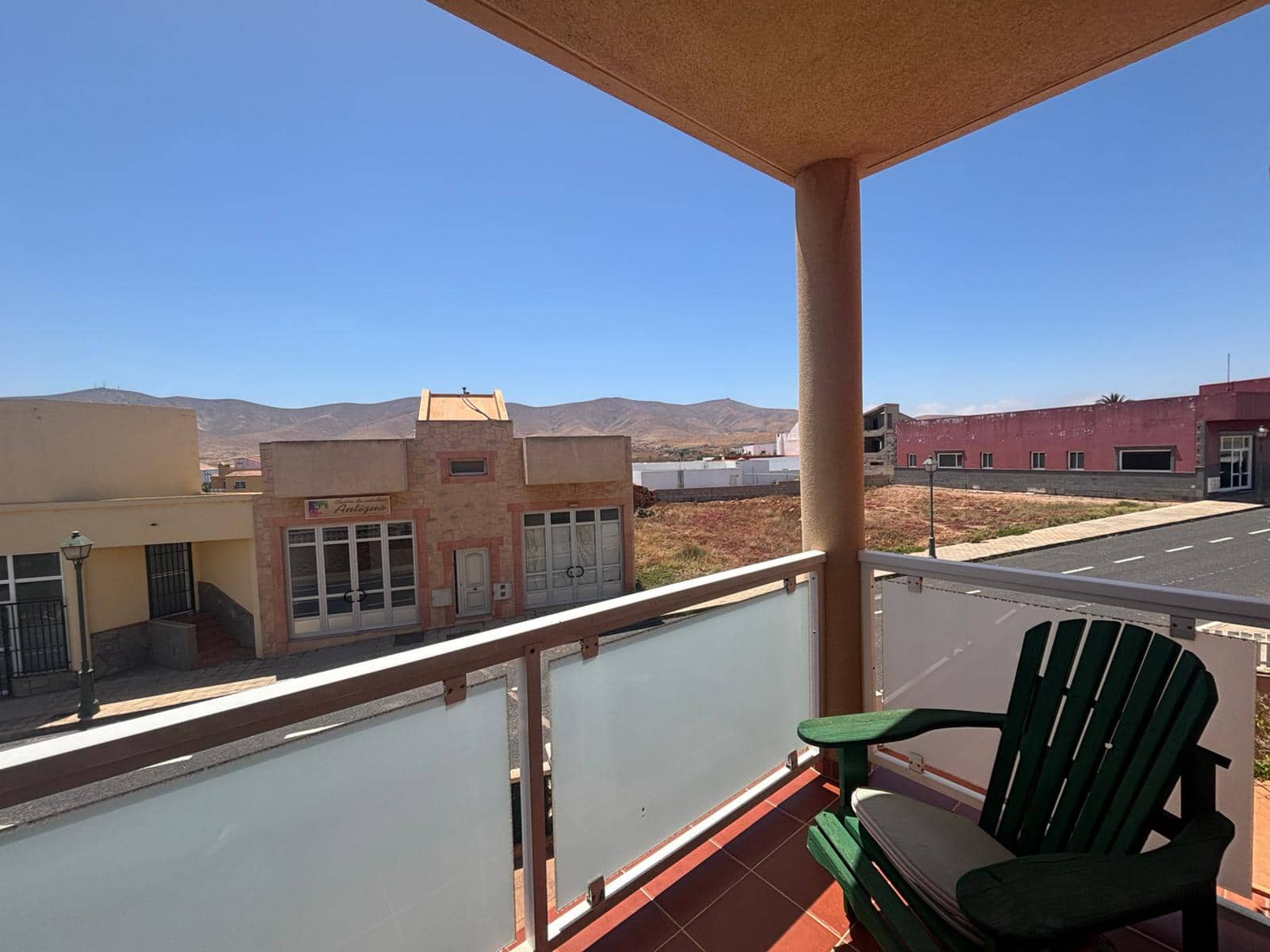 3 bedroom Townhouse for sale in Antigua with garage - € 275,000 (Ref: 9863897)