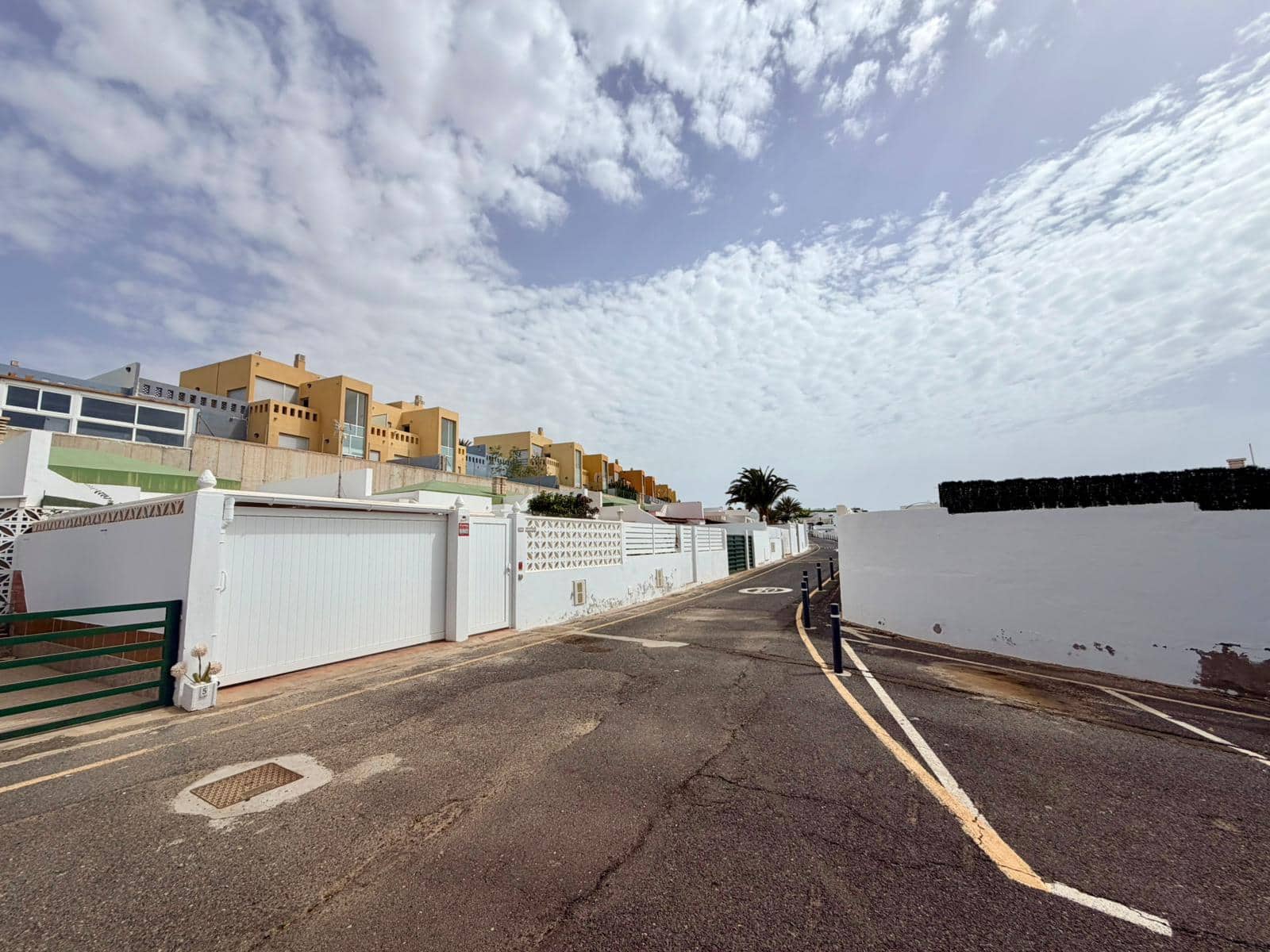 2 bedroom Bungalow for sale in Caleta de Fuste with garage - € 249,000 (Ref: 9863899)