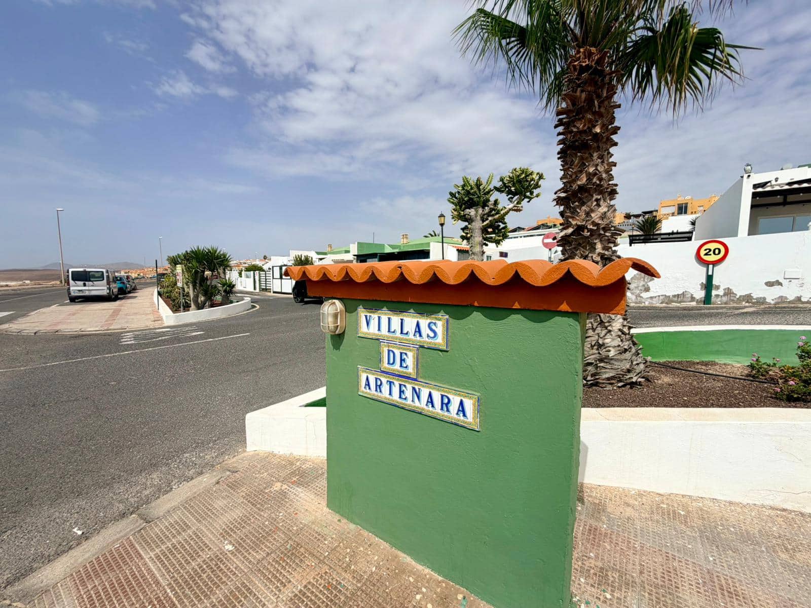 2 bedroom Bungalow for sale in Caleta de Fuste with garage - € 249,000 (Ref: 9863899)