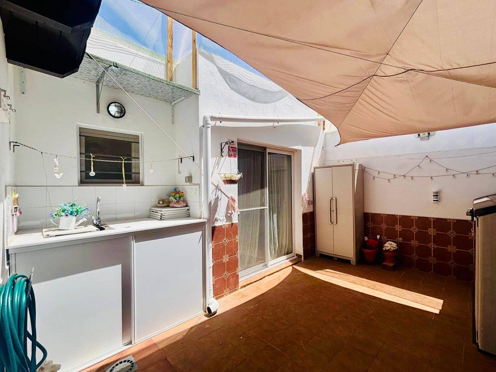 2 bedroom Bungalow for sale in Caleta de Fuste with garage - € 249,000 (Ref: 9863899)