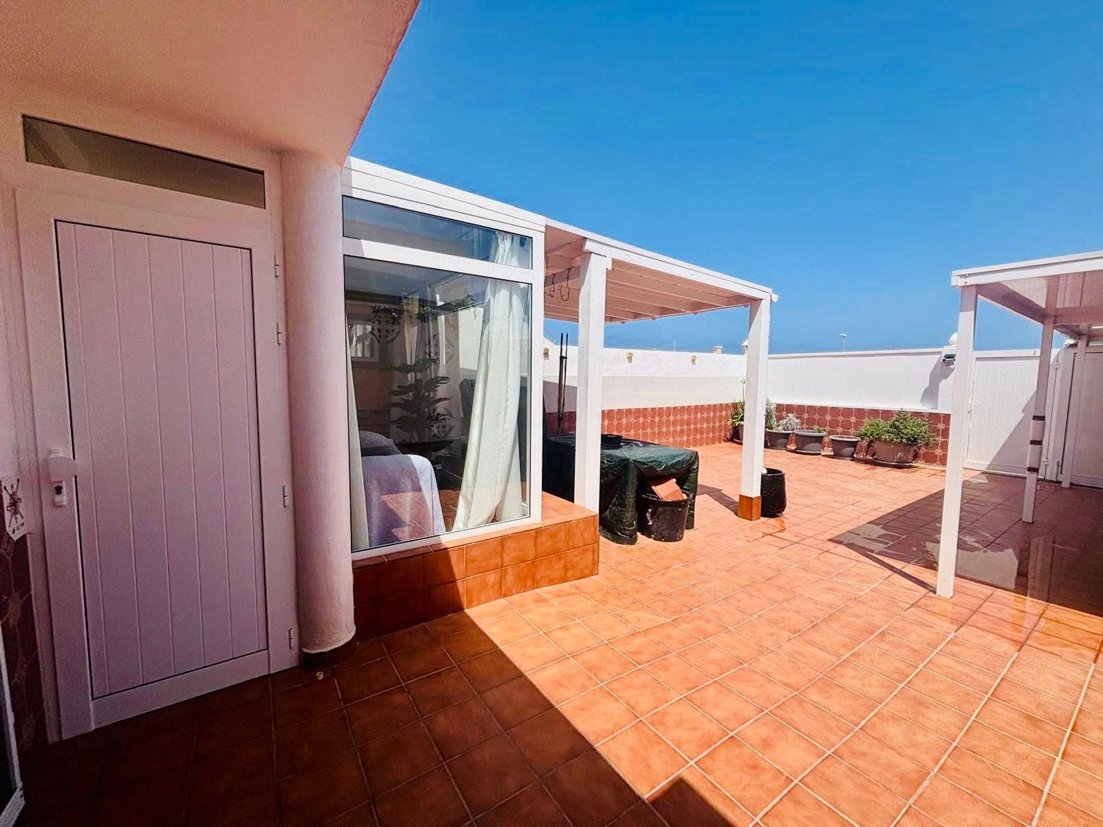 2 bedroom Bungalow for sale in Caleta de Fuste with garage - € 249,000 (Ref: 9863899)