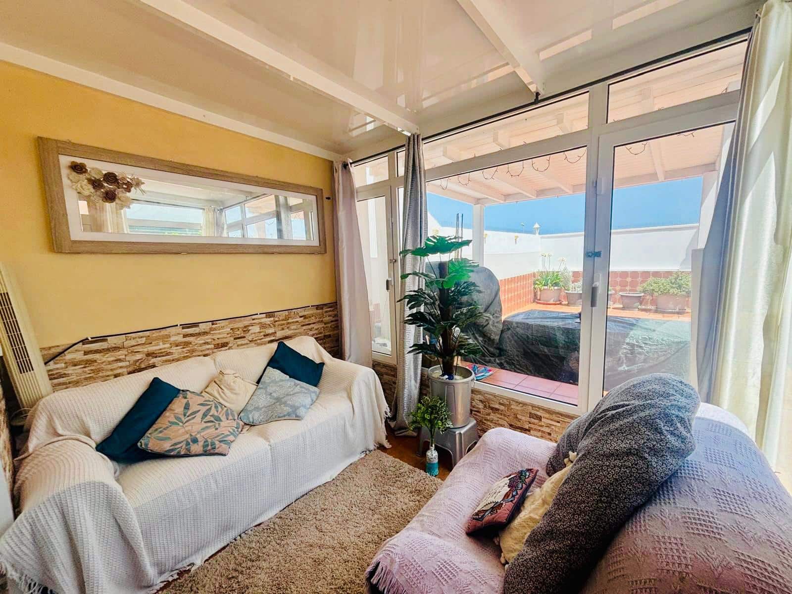 2 bedroom Bungalow for sale in Caleta de Fuste with garage - € 249,000 (Ref: 9863899)