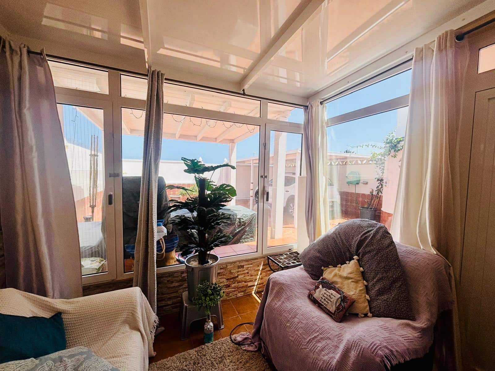 2 bedroom Bungalow for sale in Caleta de Fuste with garage - € 249,000 (Ref: 9863899)