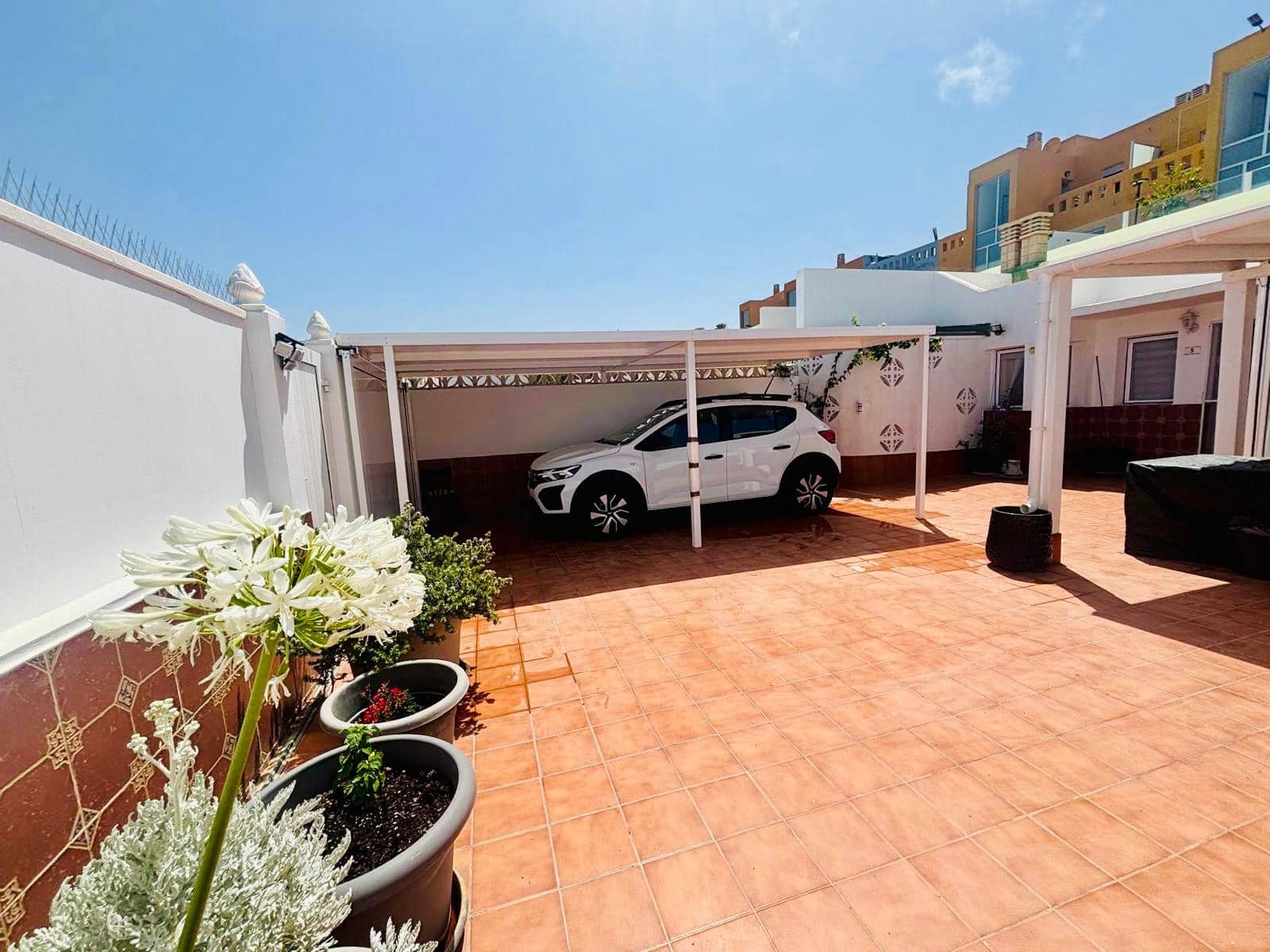 2 bedroom Bungalow for sale in Caleta de Fuste with garage - € 249,000 (Ref: 9863899)