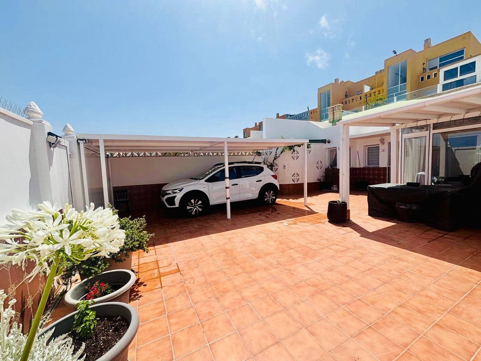 2 bedroom Bungalow for sale in Caleta de Fuste with garage - € 249,000 (Ref: 9863899)