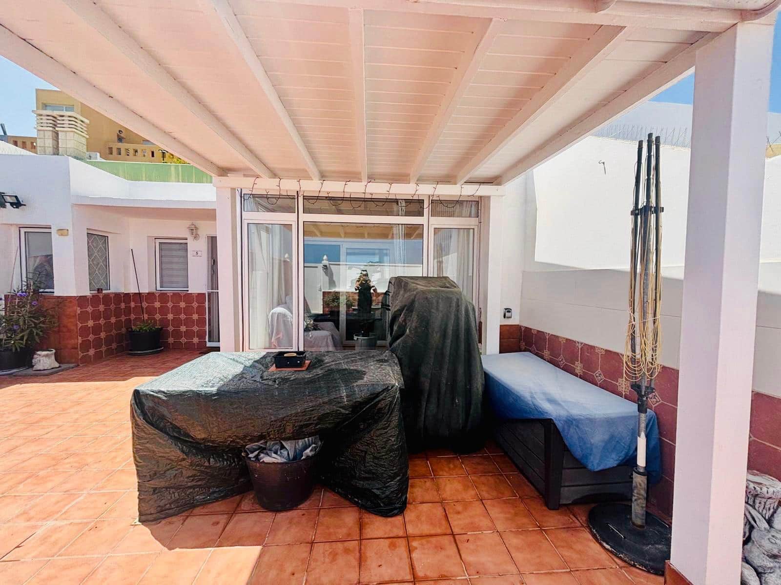 2 bedroom Bungalow for sale in Caleta de Fuste with garage - € 249,000 (Ref: 9863899)