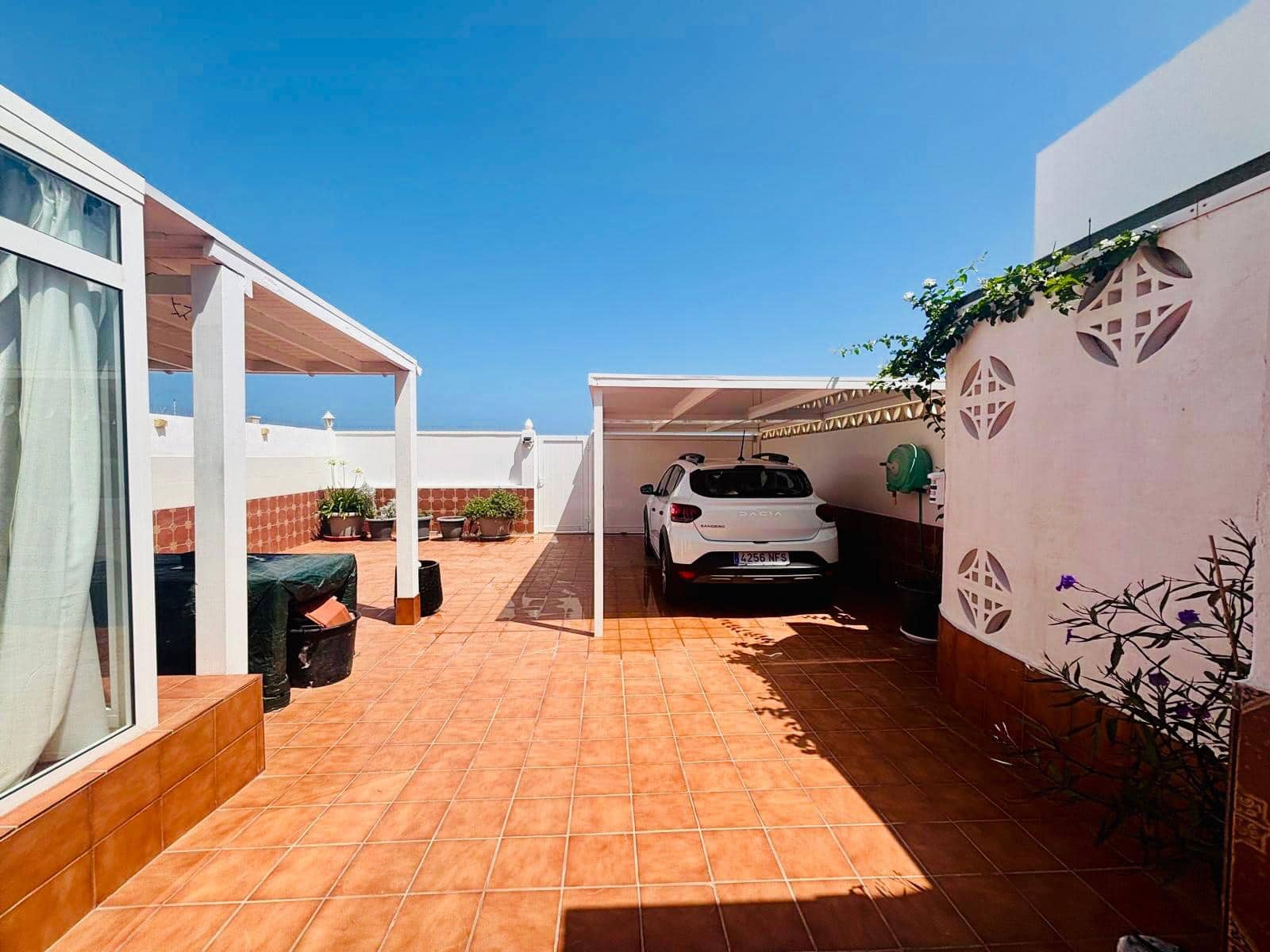 2 bedroom Bungalow for sale in Caleta de Fuste with garage - € 249,000 (Ref: 9863899)