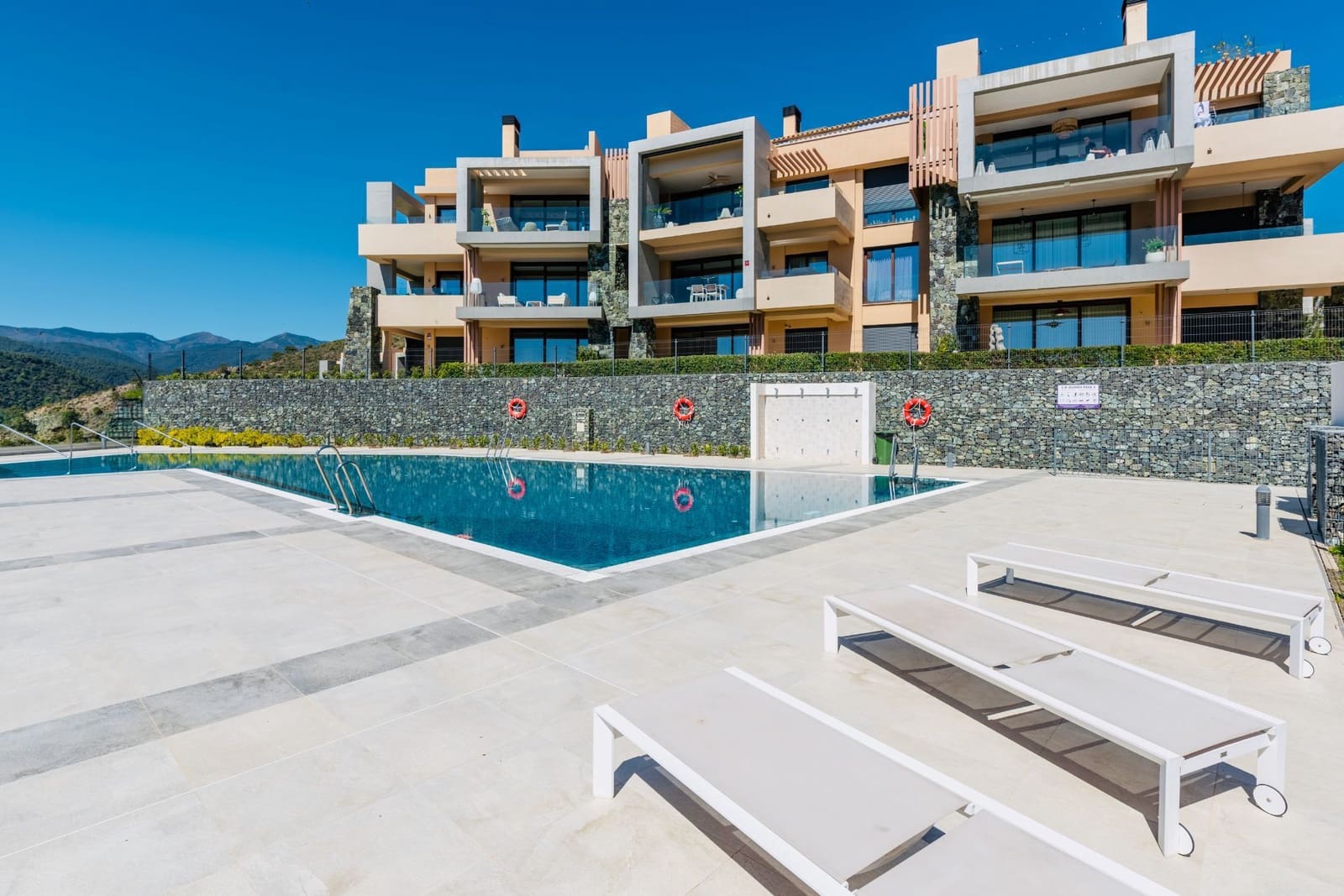 3 sovrum Lägenhet till salu i Benahavis med pool garage - 995 000 € (Ref: 10034865)