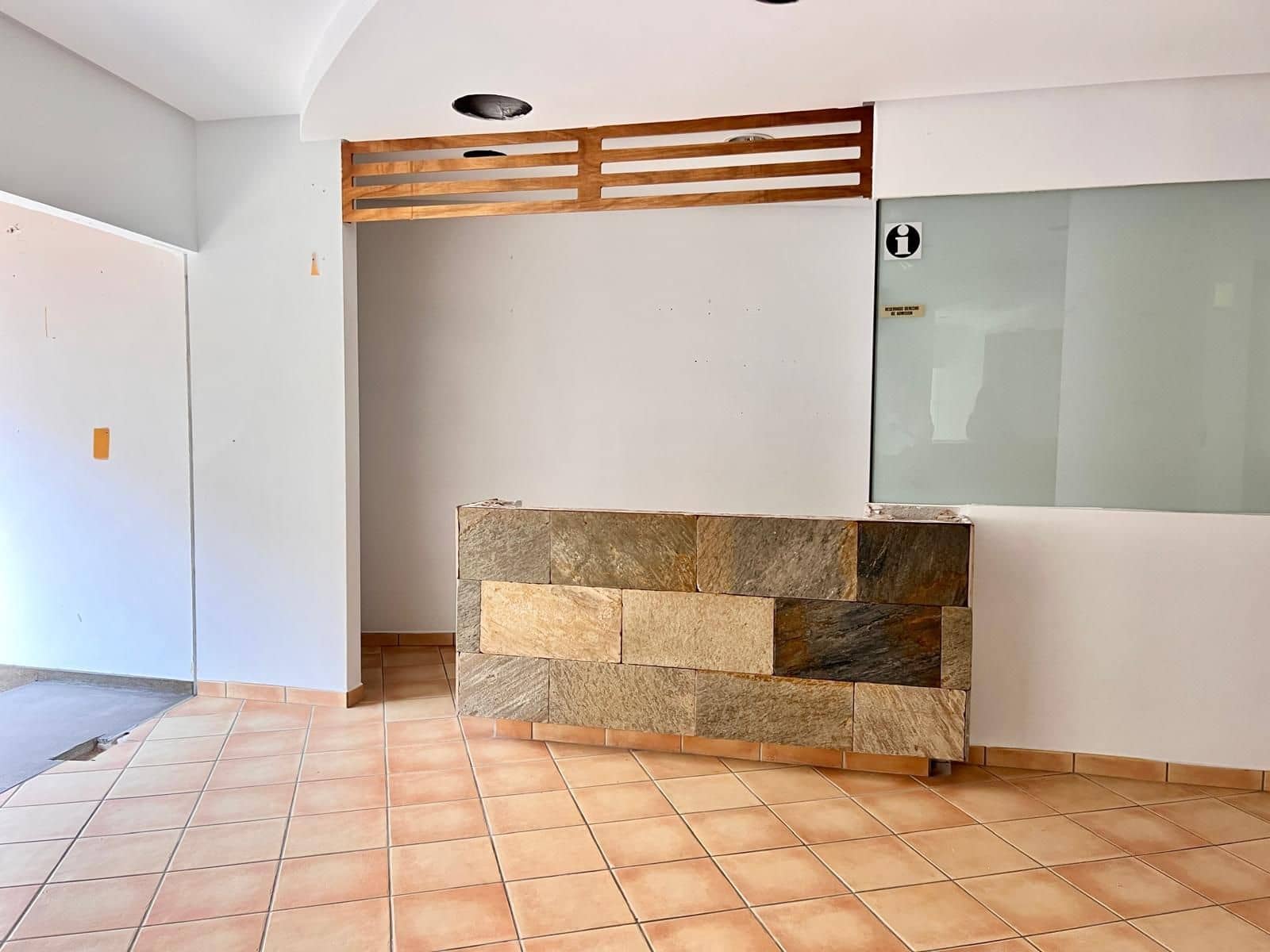 Erhverv til leje i Javea / Xabia - € 2.000 (Ref: 9973775)