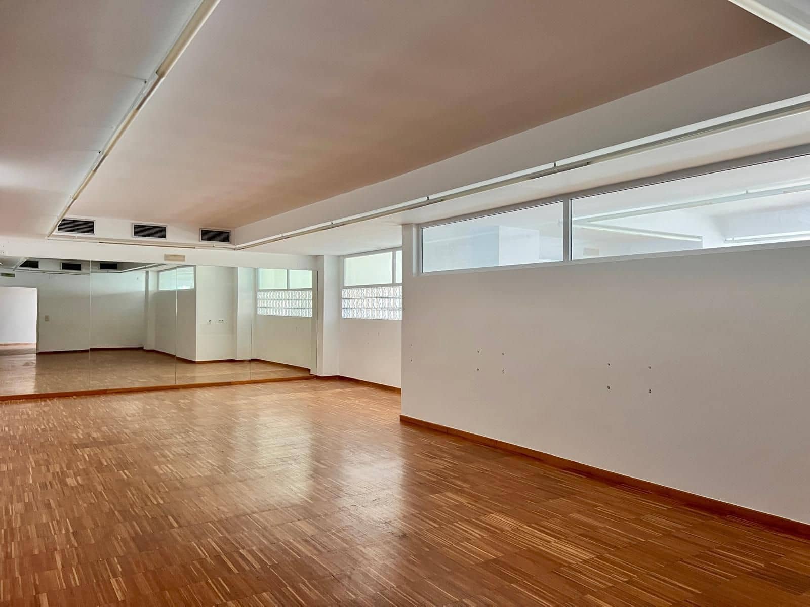Erhverv til leje i Javea / Xabia - € 2.000 (Ref: 9973775)