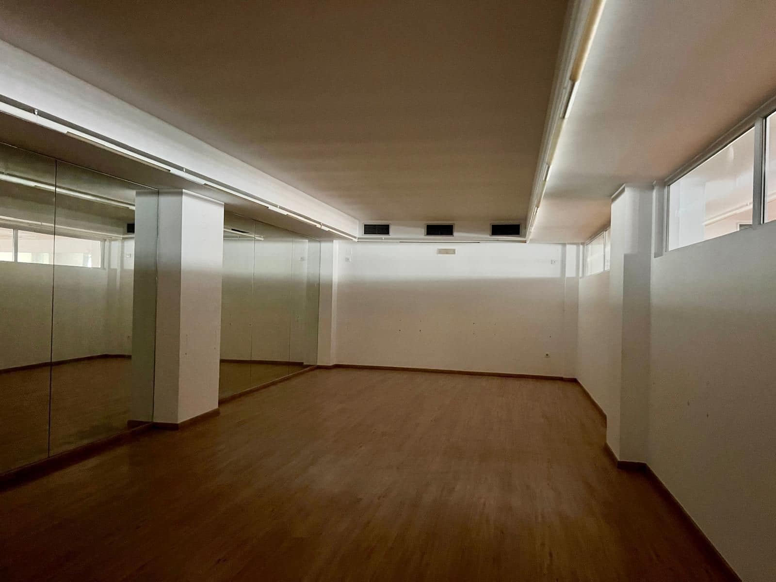Erhverv til leje i Javea / Xabia - € 2.000 (Ref: 9973775)
