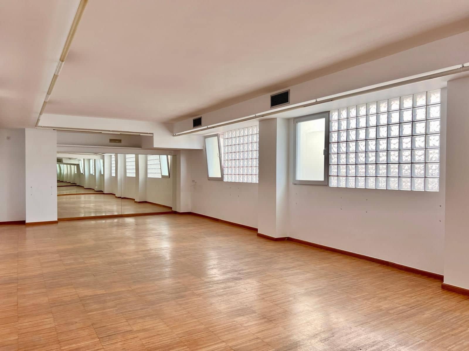 Erhverv til leje i Javea / Xabia - € 2.000 (Ref: 9973775)