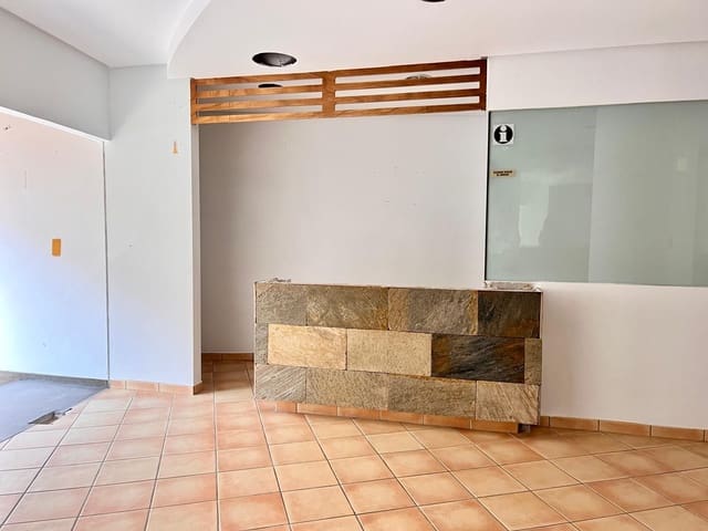 Erhverv til leje i Javea / Xàbia - € 2.000 (Ref: 9973775)