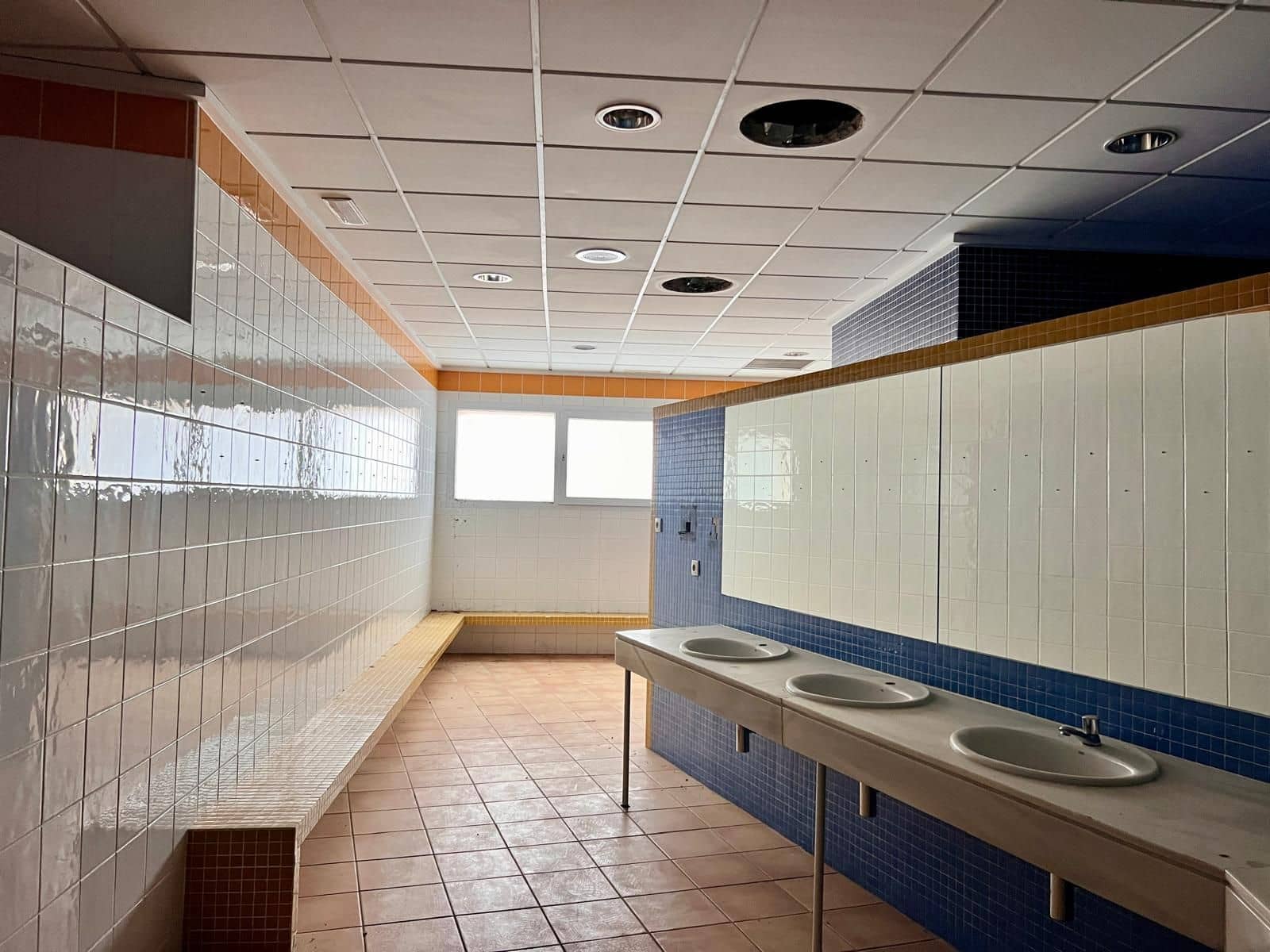 Erhverv til leje i Javea / Xabia - € 2.000 (Ref: 9973775)