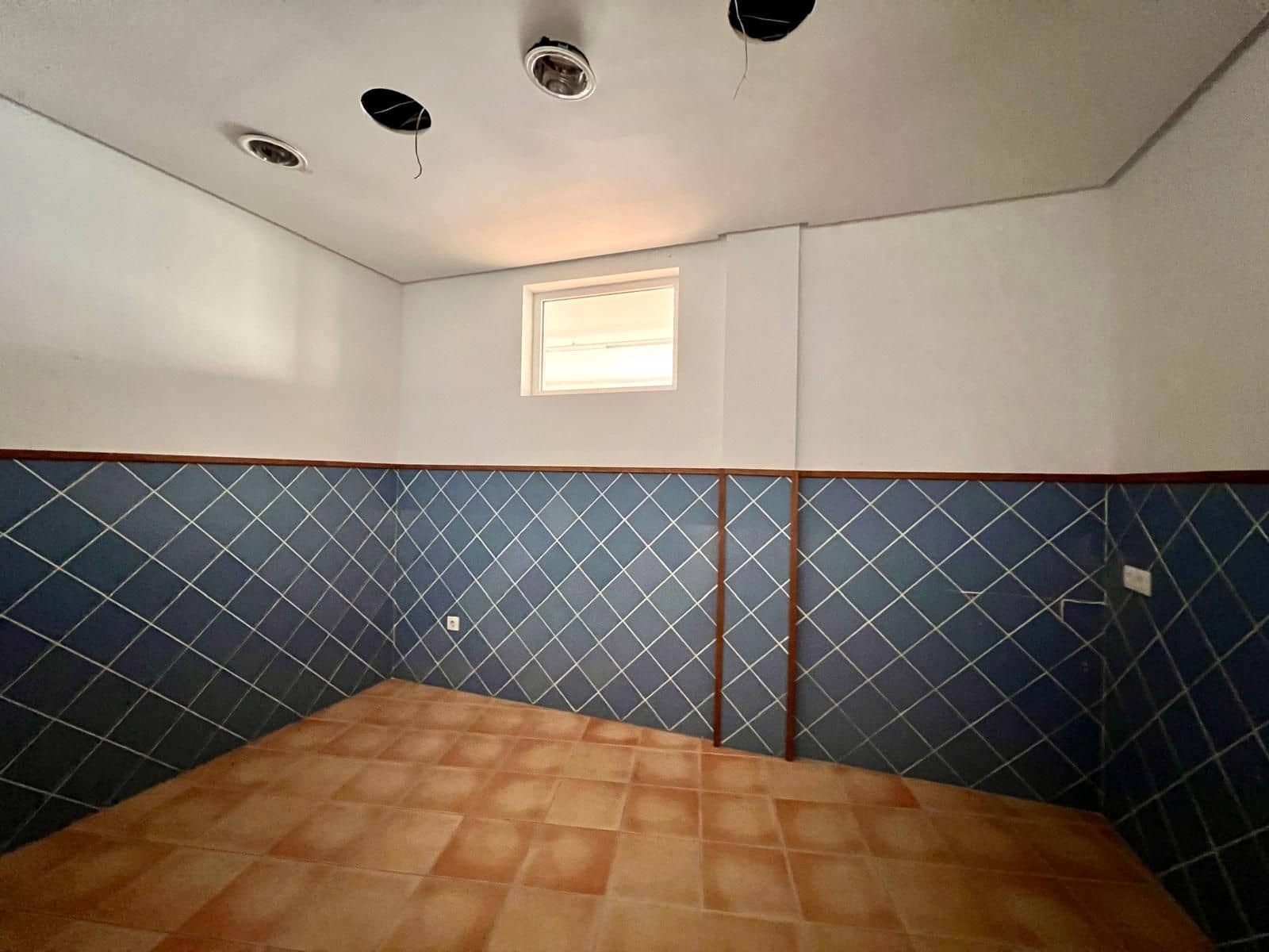 Erhverv til leje i Javea / Xabia - € 2.000 (Ref: 9973775)