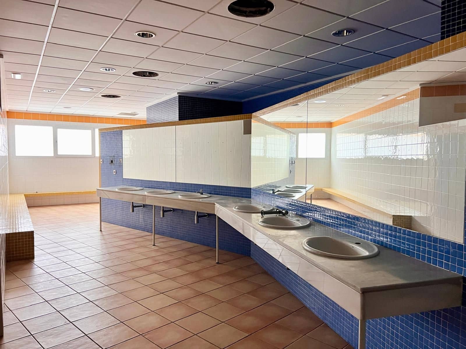 Erhverv til leje i Javea / Xabia - € 2.000 (Ref: 9973775)