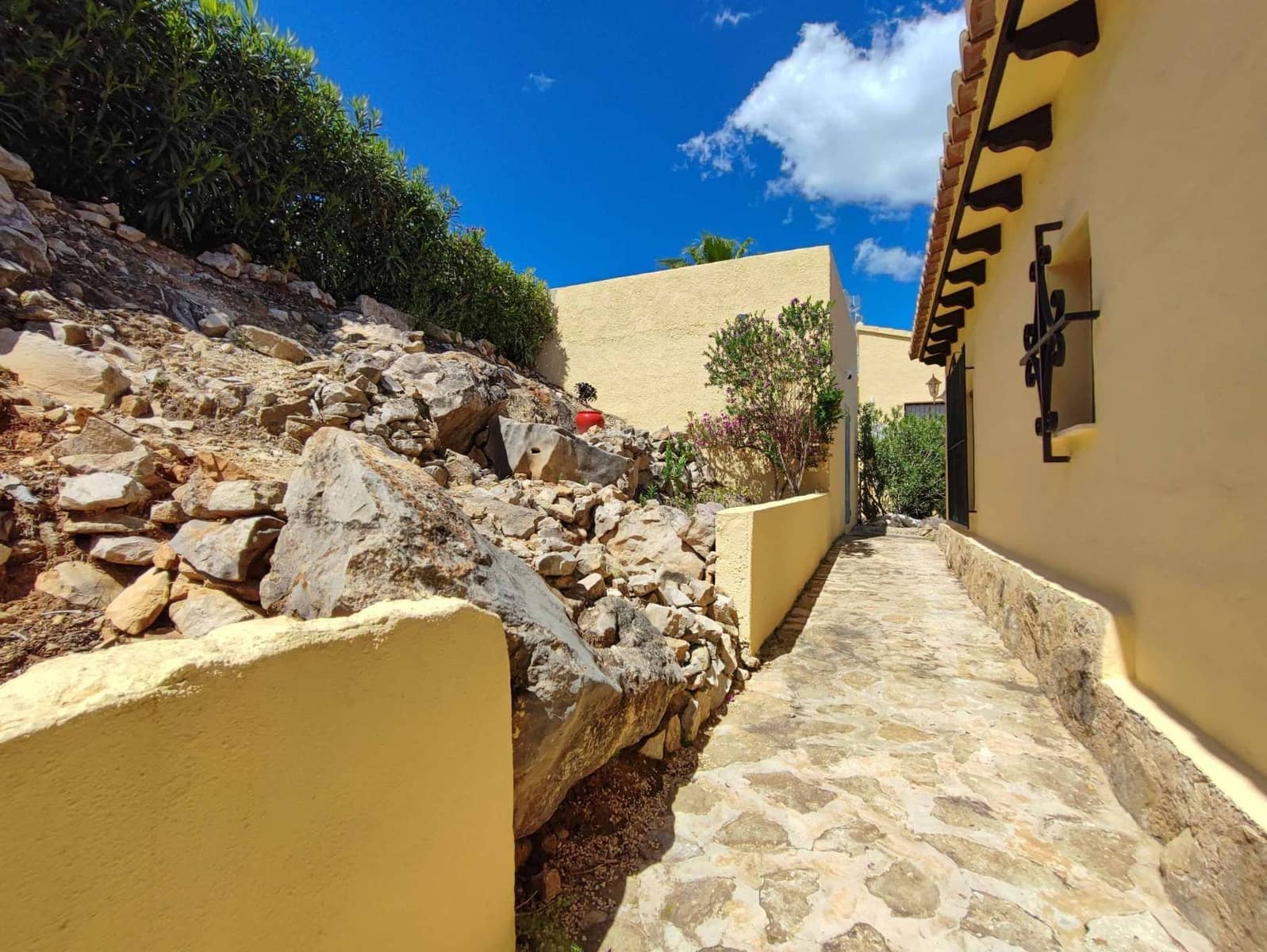 3 bedroom Villa for sale in Benitachell / Benitatxell with pool garage - € 450,000 (Ref: 9973787)