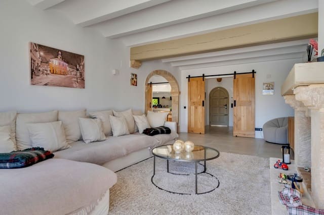 4 sypialnia Willa na sprzedaż w Javea / Xàbia z basenem garażem - 1 399 000 € (Ref: 9996601)