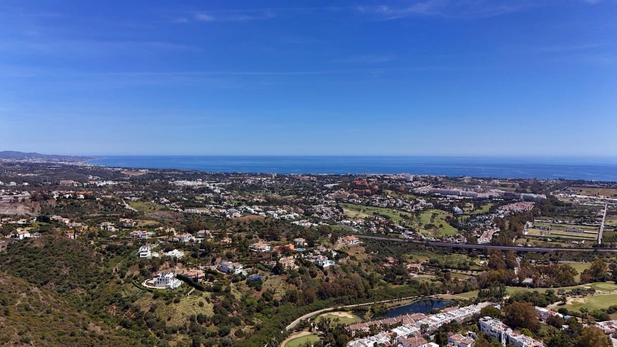 4 bedroom Penthouse for sale in Marbella with pool garage - € 2,290,000 (Ref: 8997077)