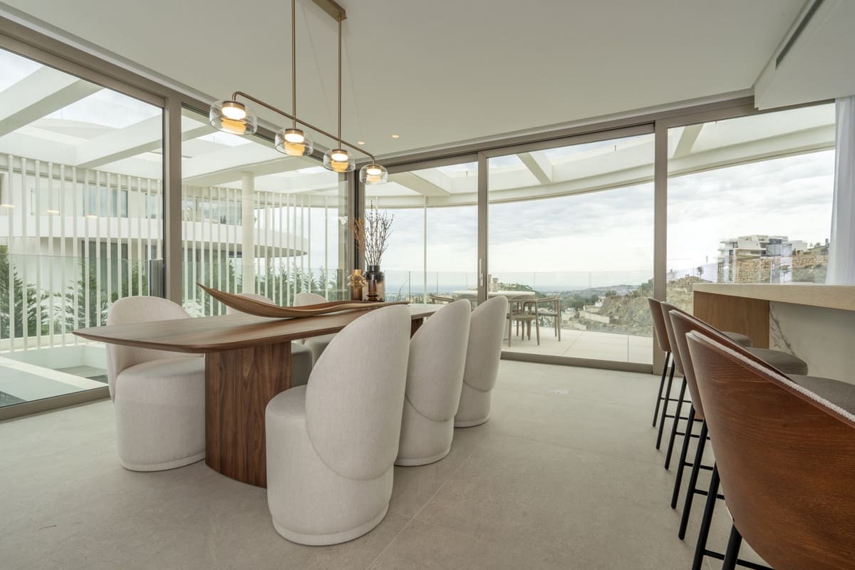 4 chambre Penthouse à vendre à Marbella avec piscine garage - 2 290 000 € (Ref: 8997077)