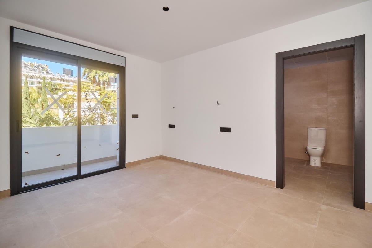 4 bedroom Villa for sale in La Cala de Mijas with pool garage - € 2,100,000 (Ref: 8997120)