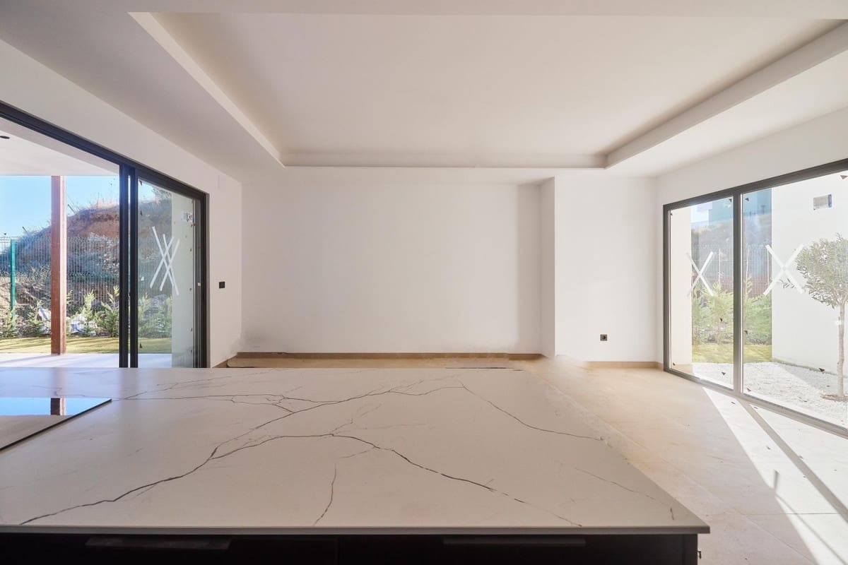 4 bedroom Villa for sale in La Cala de Mijas with pool garage - € 2,100,000 (Ref: 8997120)