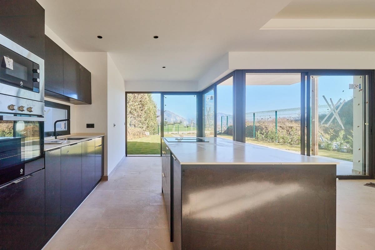 4 bedroom Villa for sale in La Cala de Mijas with pool garage - € 2,100,000 (Ref: 8997120)